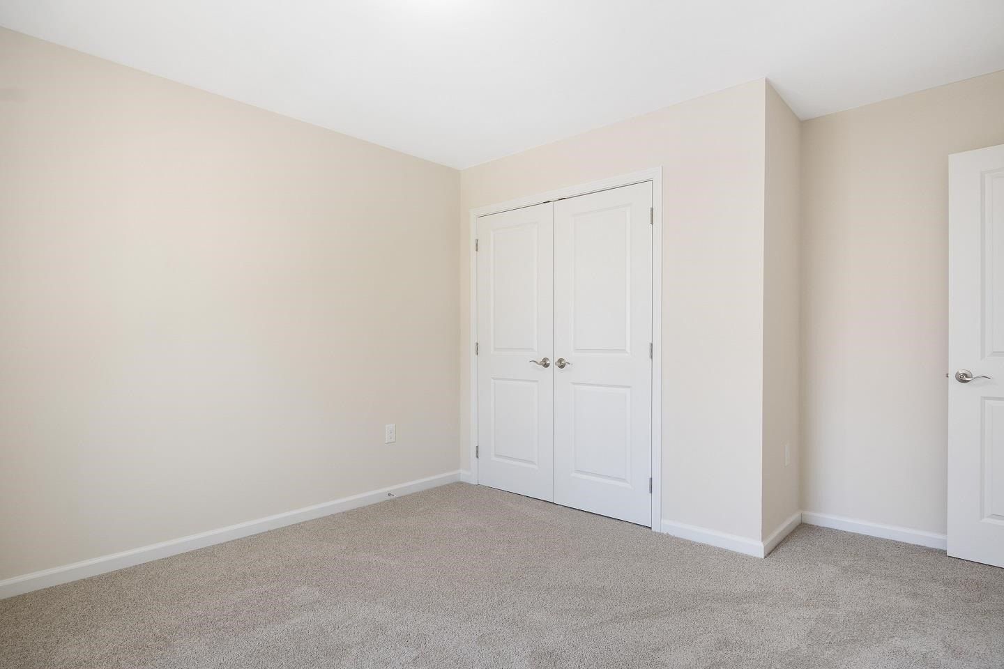 6140 Warren Newcomb Drive. Fairlawn, VA 24141