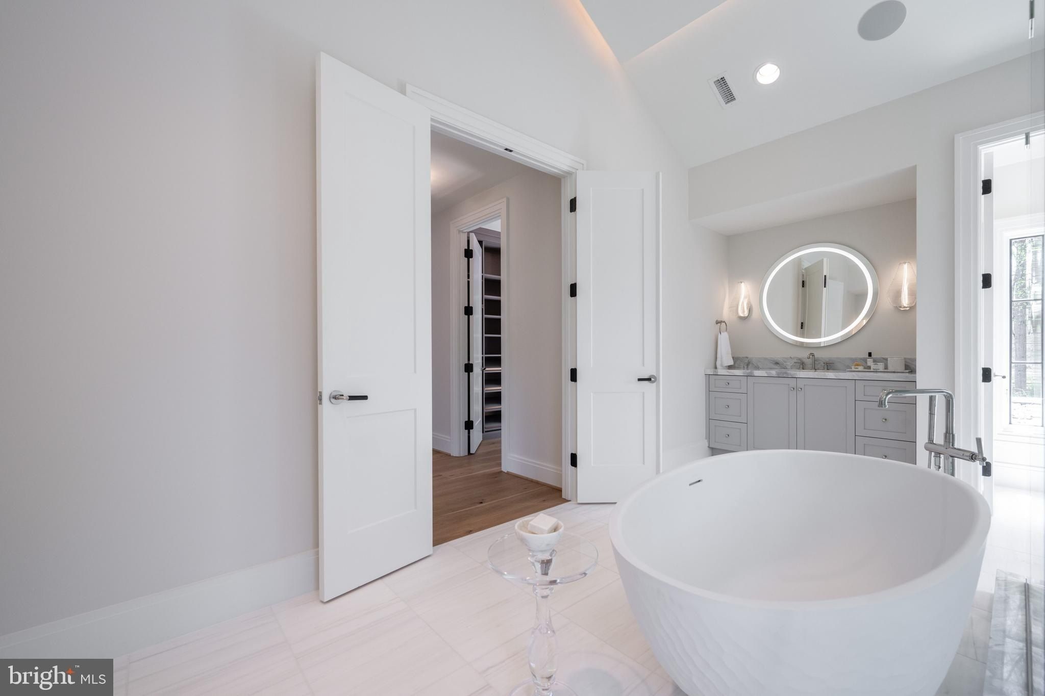 780 Falls Farm Court. Great Falls, VA 22066