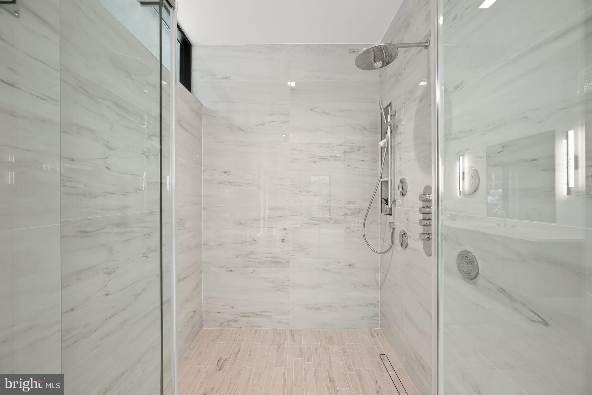 6018 Woodland Terrace. McLean, VA 22101