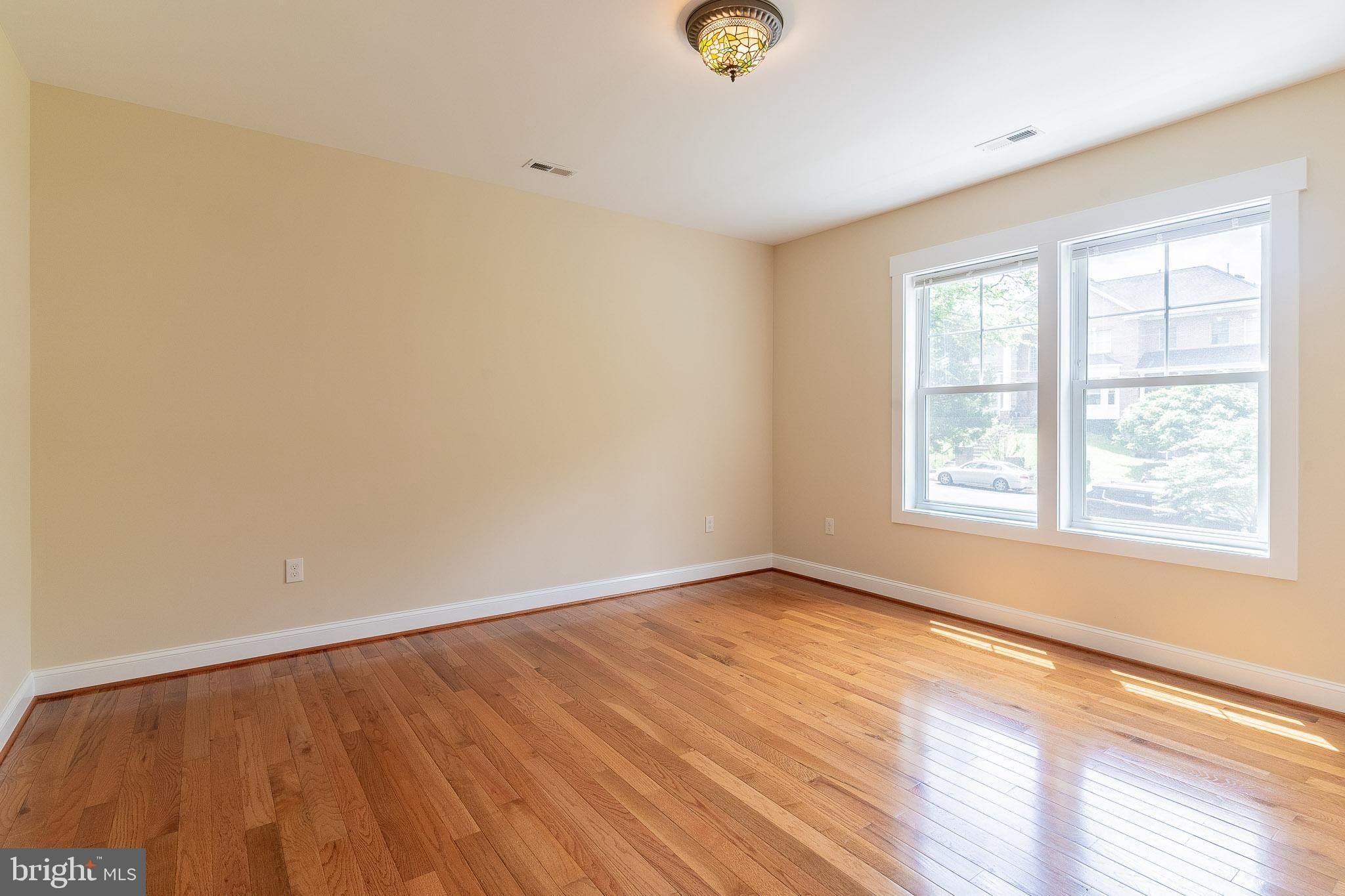 3925 Ashwood Place. Falls Church, VA 22041