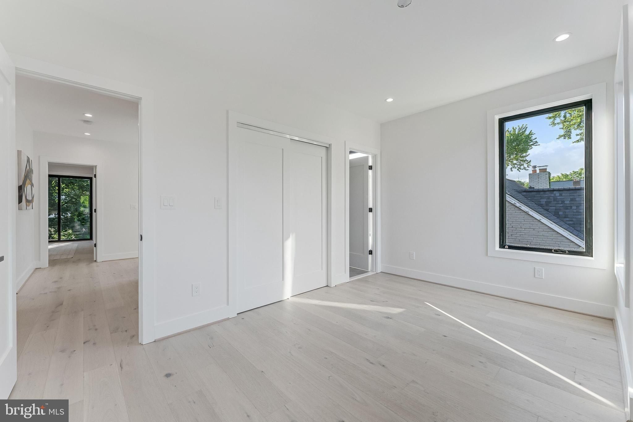 824 N Edison Street. Arlington, VA 22205