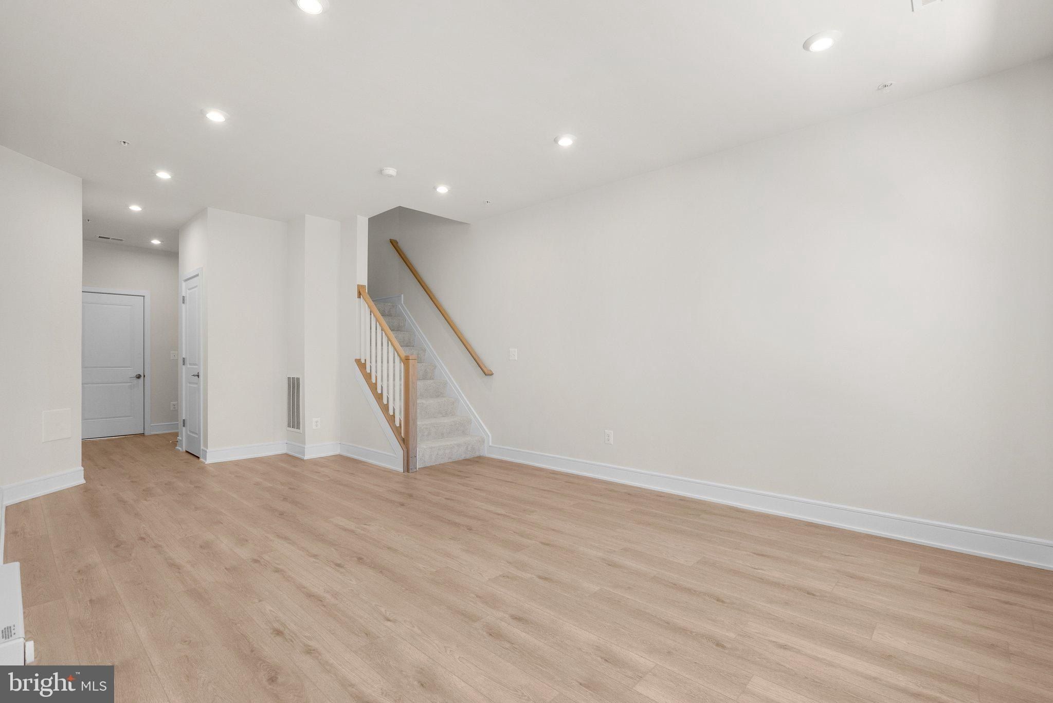 43288 Farringdon Square. Broadlands, VA 20148