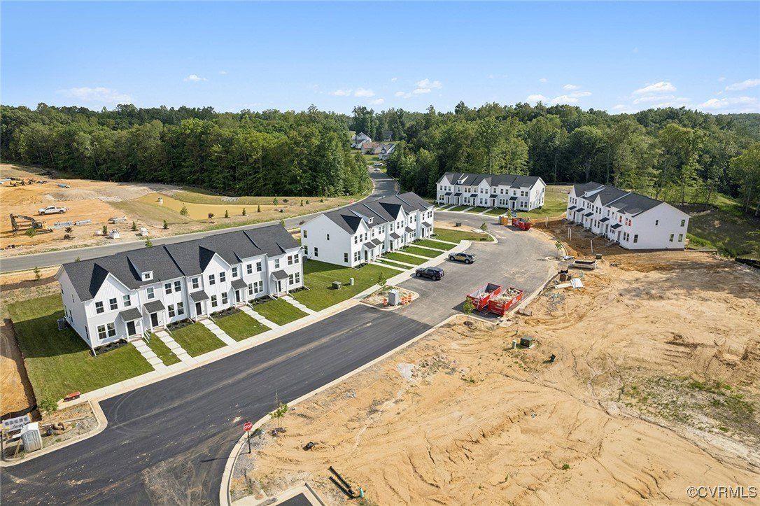 319 Mt Mccauley Way. Aylett, VA 23009