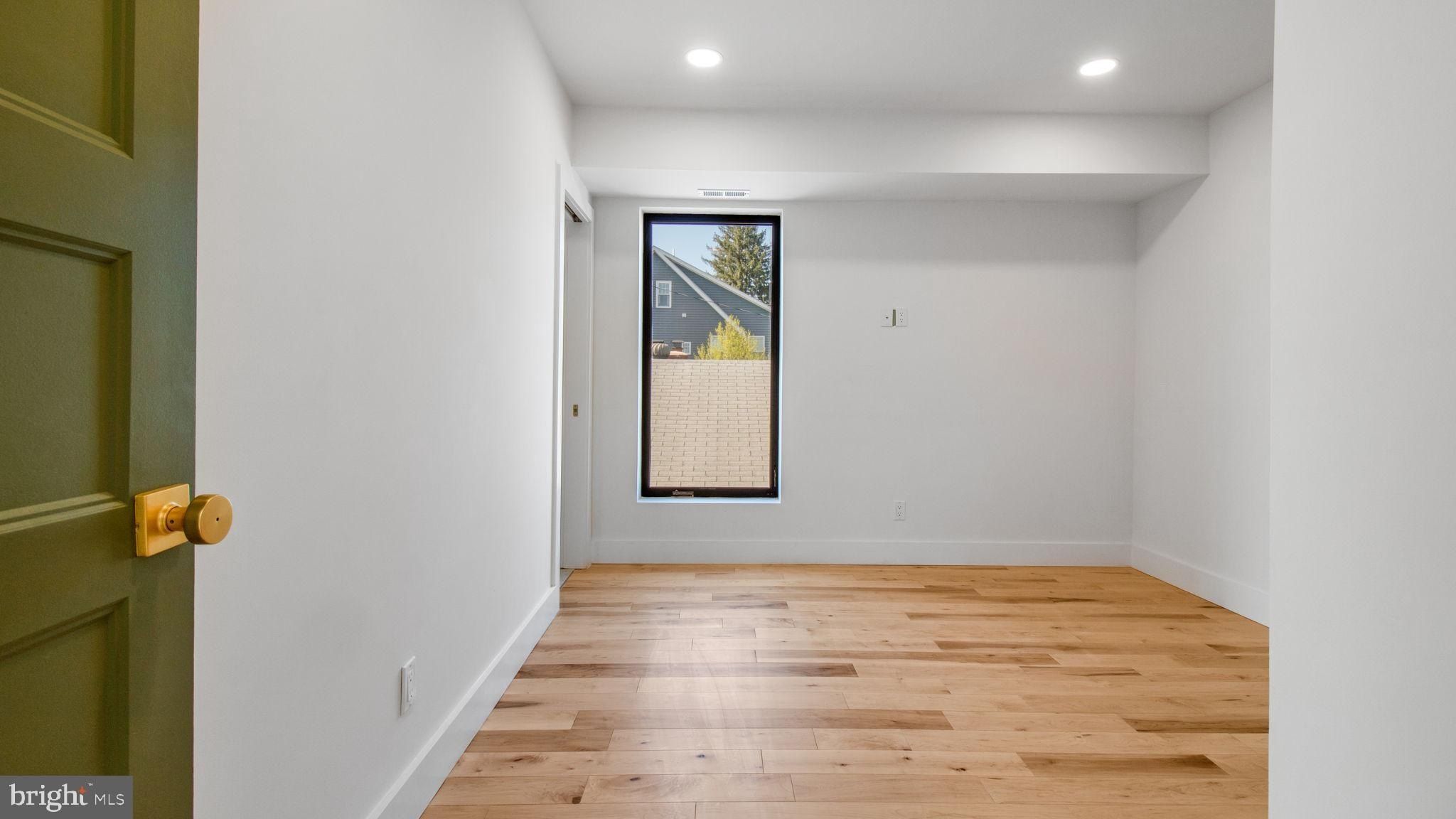 2025 N Emerson Street. Arlington, VA 22207