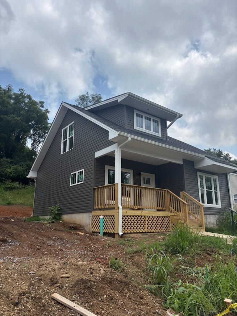 211 Harrison Ave Nw. Roanoke, VA 24016