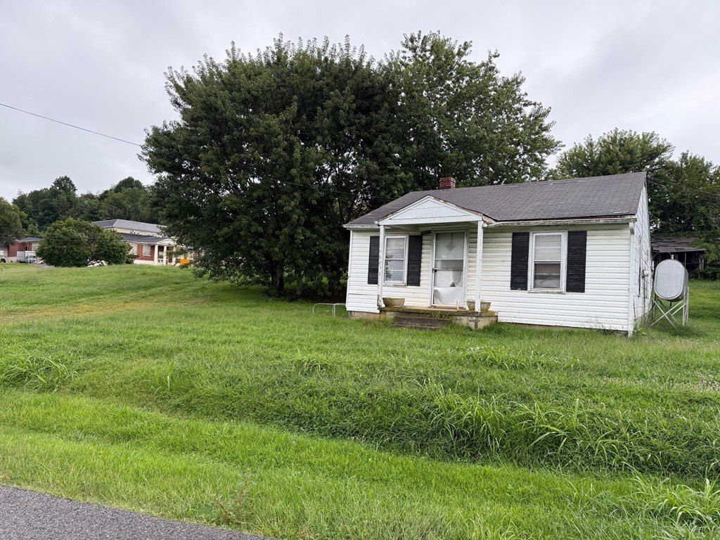 29203 Wayside Lane. Meadowview, VA 24361