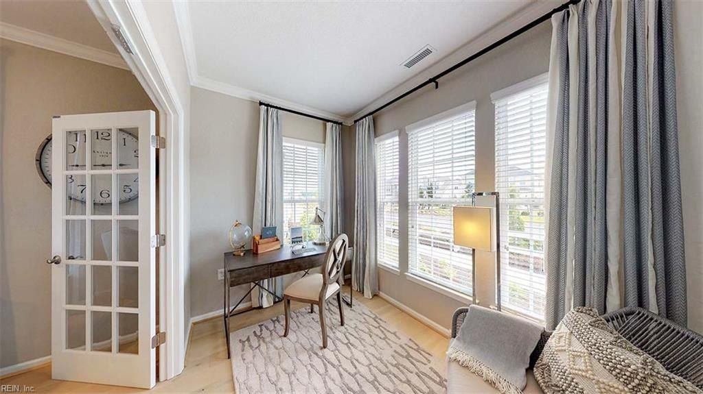 637 Crestfield Drive. Chesapeake, VA 23320