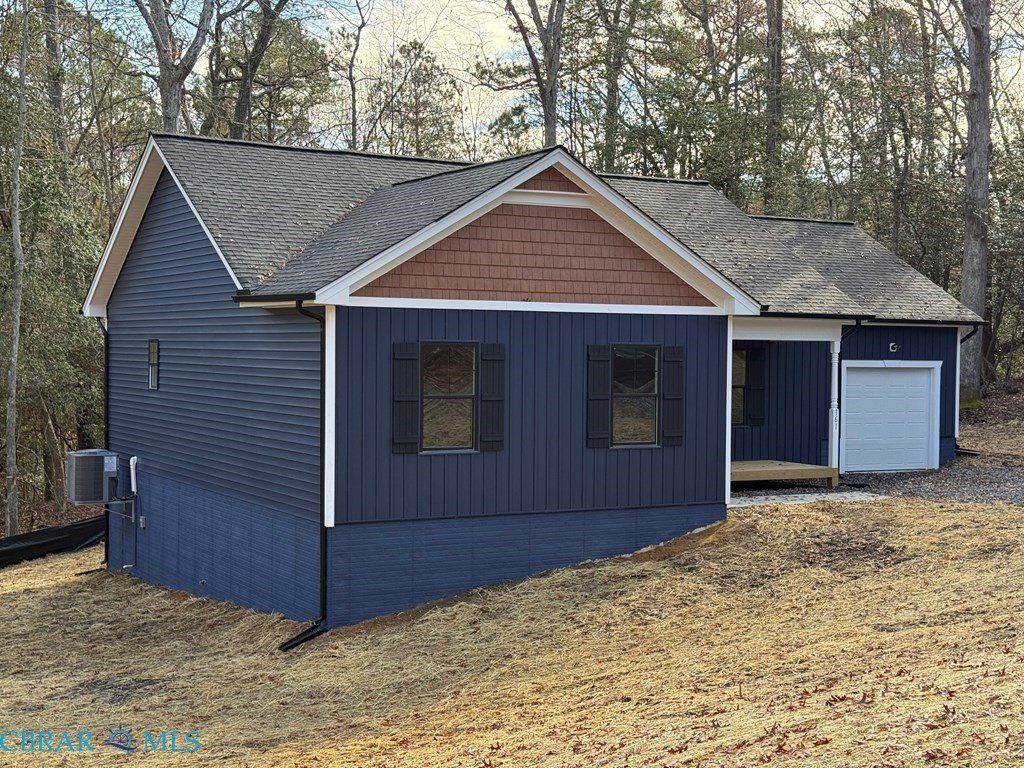 161 Walnut Street. Kilmarnock, VA 22482