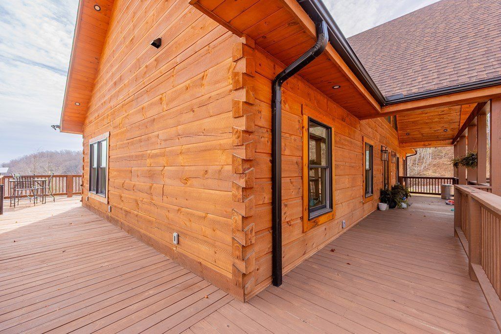 277 Cabin Ridge Trl. Fancy Gap, VA 24328