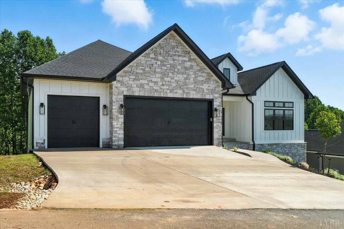 1037 Westerham Court. Huddleston, VA 24104