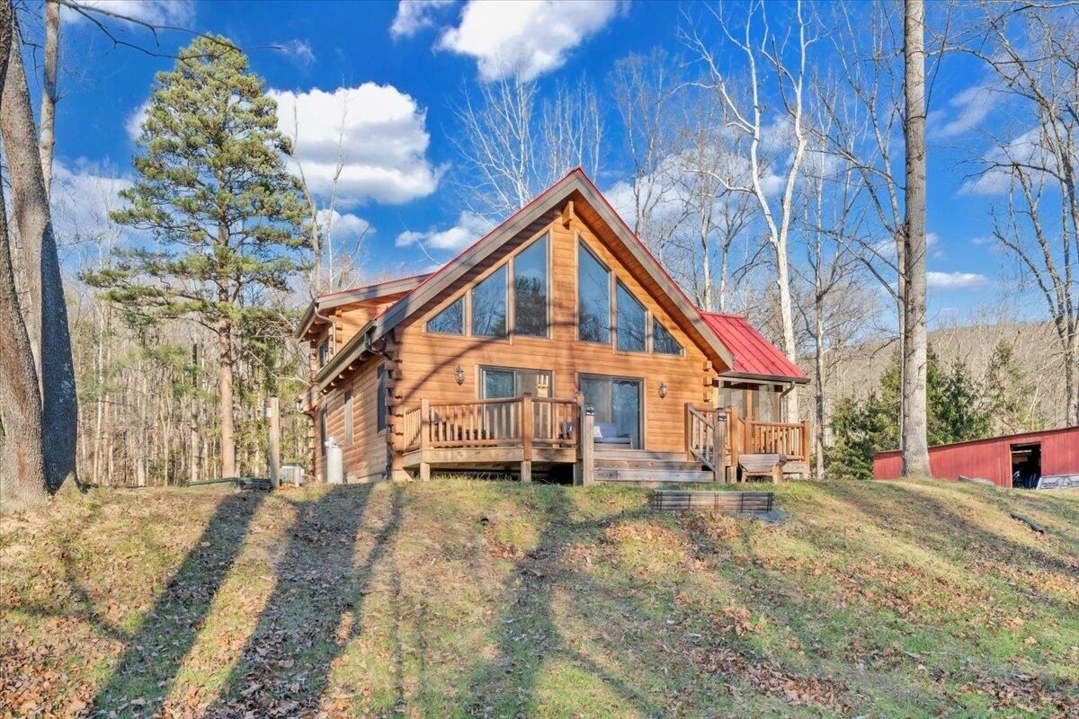 252 S River Rd. Covington, VA 24426
