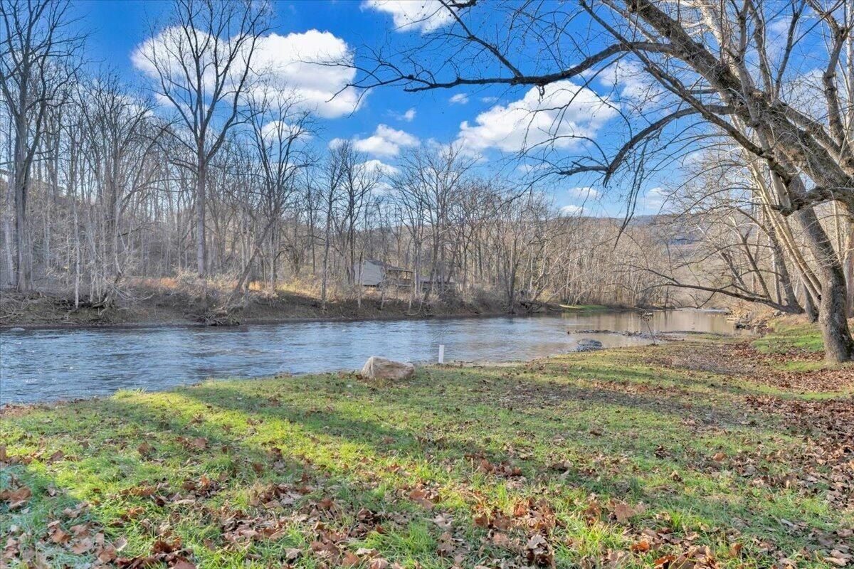 252 S River Rd. Covington, VA 24426