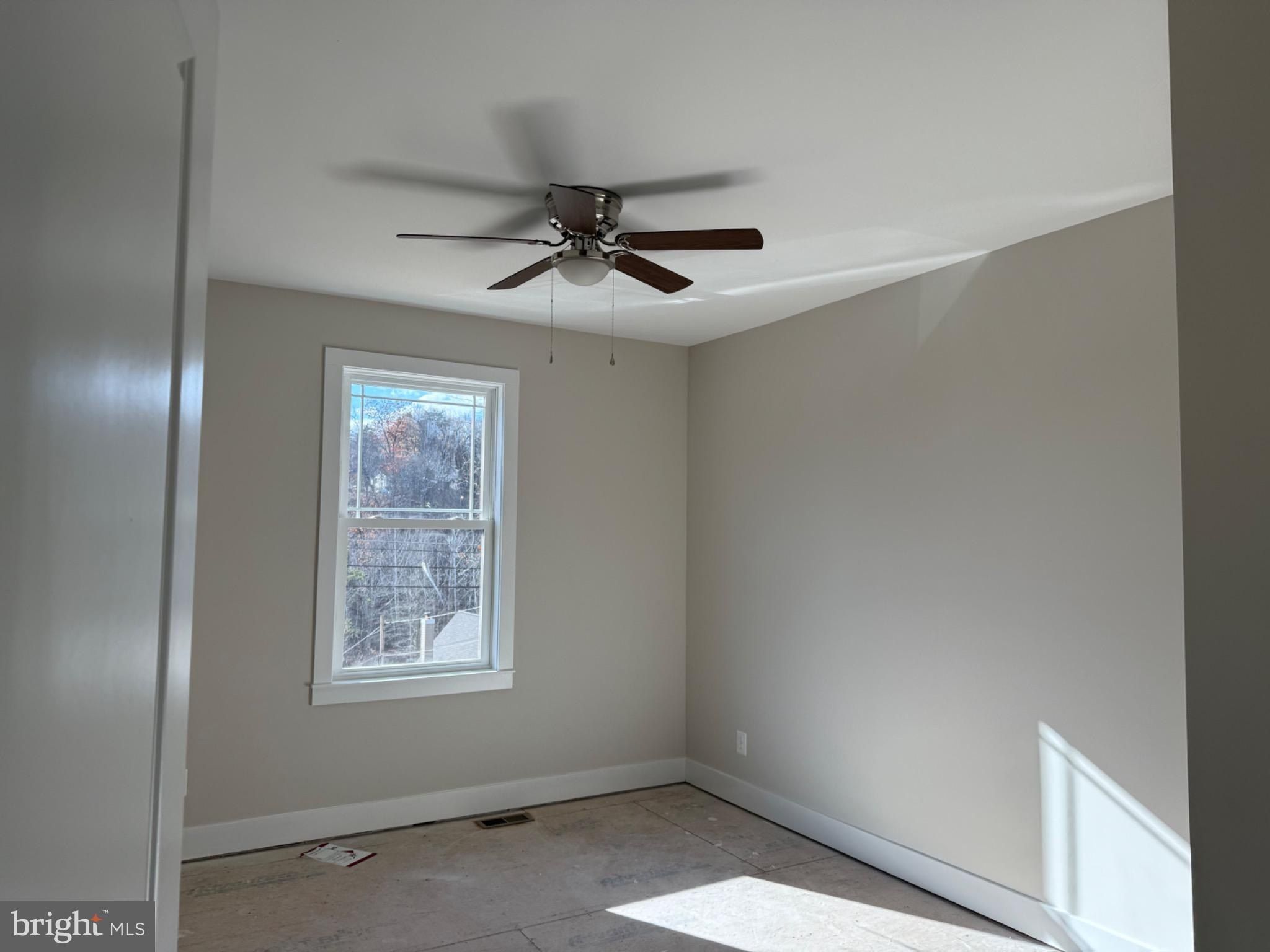 1102 Lakeview Drive. Cross Junction, VA 22625