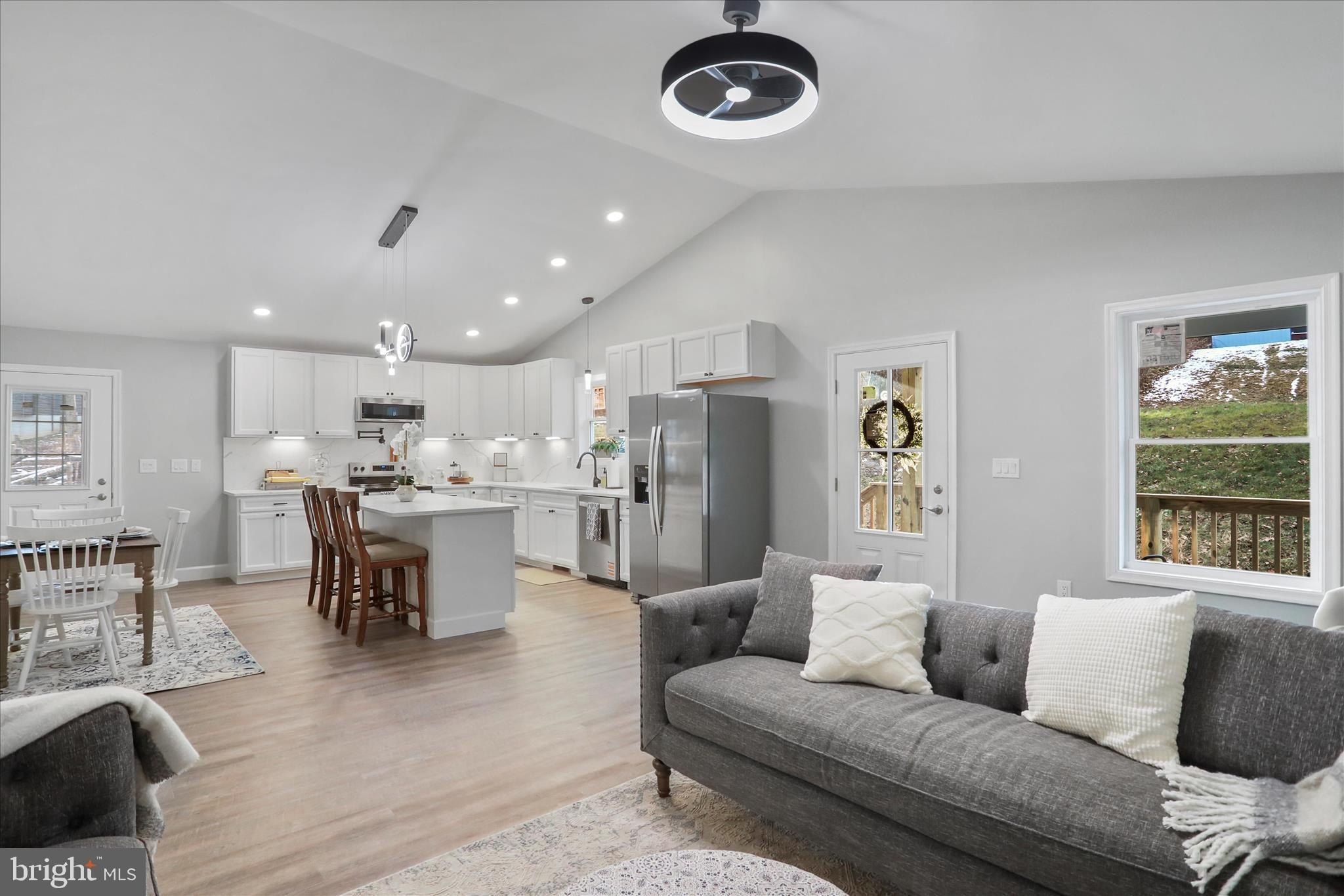 130 Highland Way. Chester Gap, VA 22623