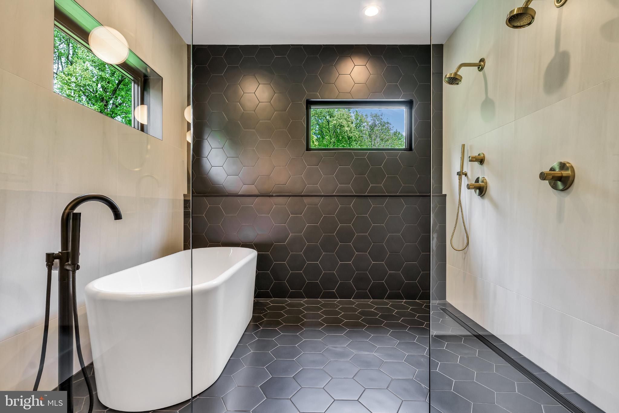 930 Fairway Drive Ne. Vienna, VA 22180