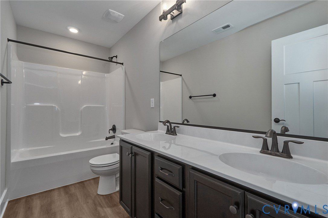 19 Somerset Bluff Court. Glen Allen, VA 23059