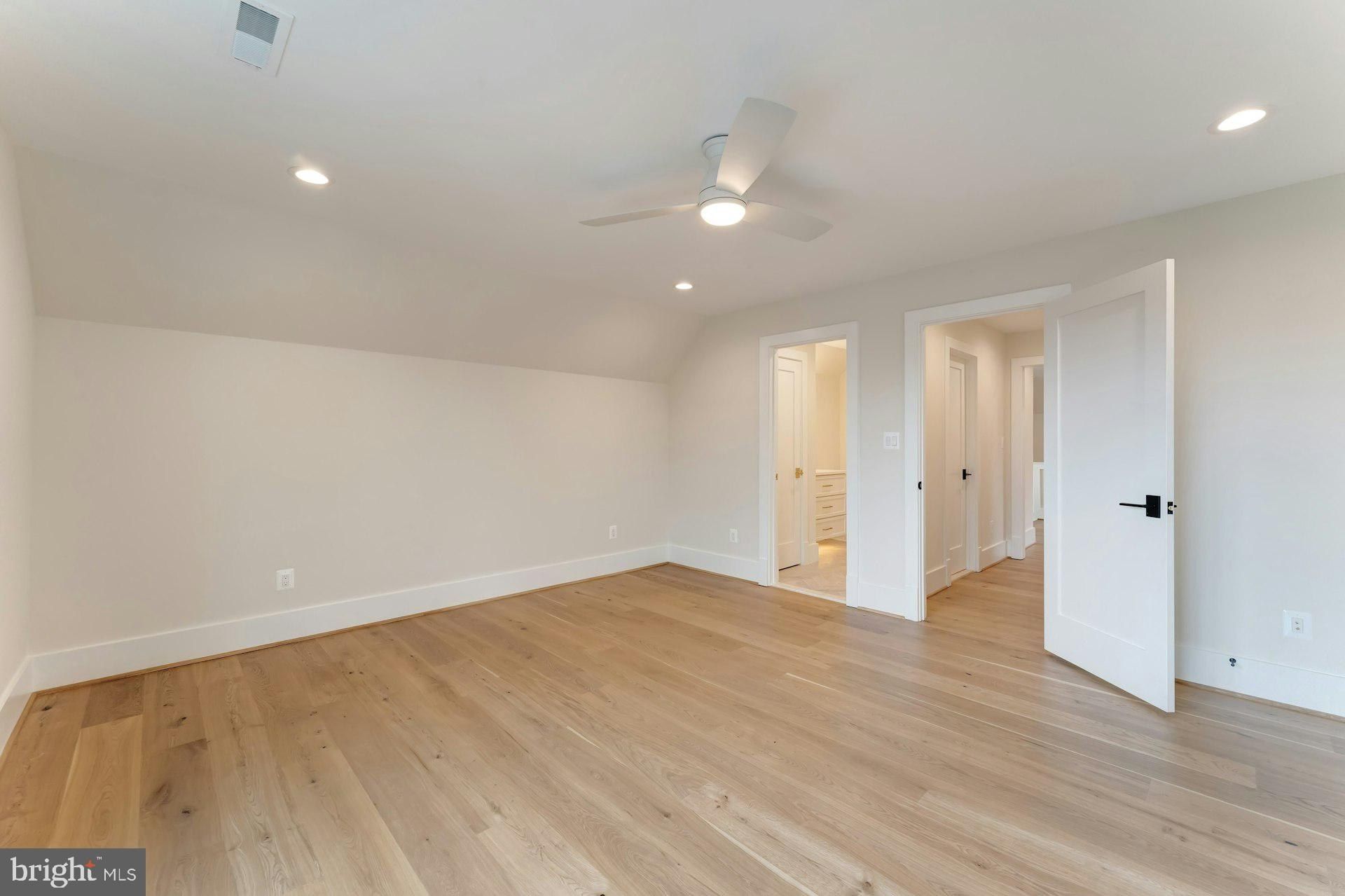 907 N Highland Street. Arlington, VA 22201