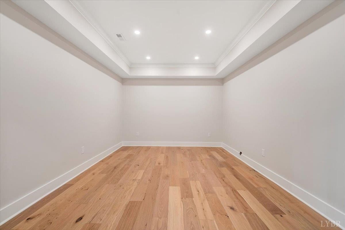 639 Compass Cove Circle. Moneta, VA 24121