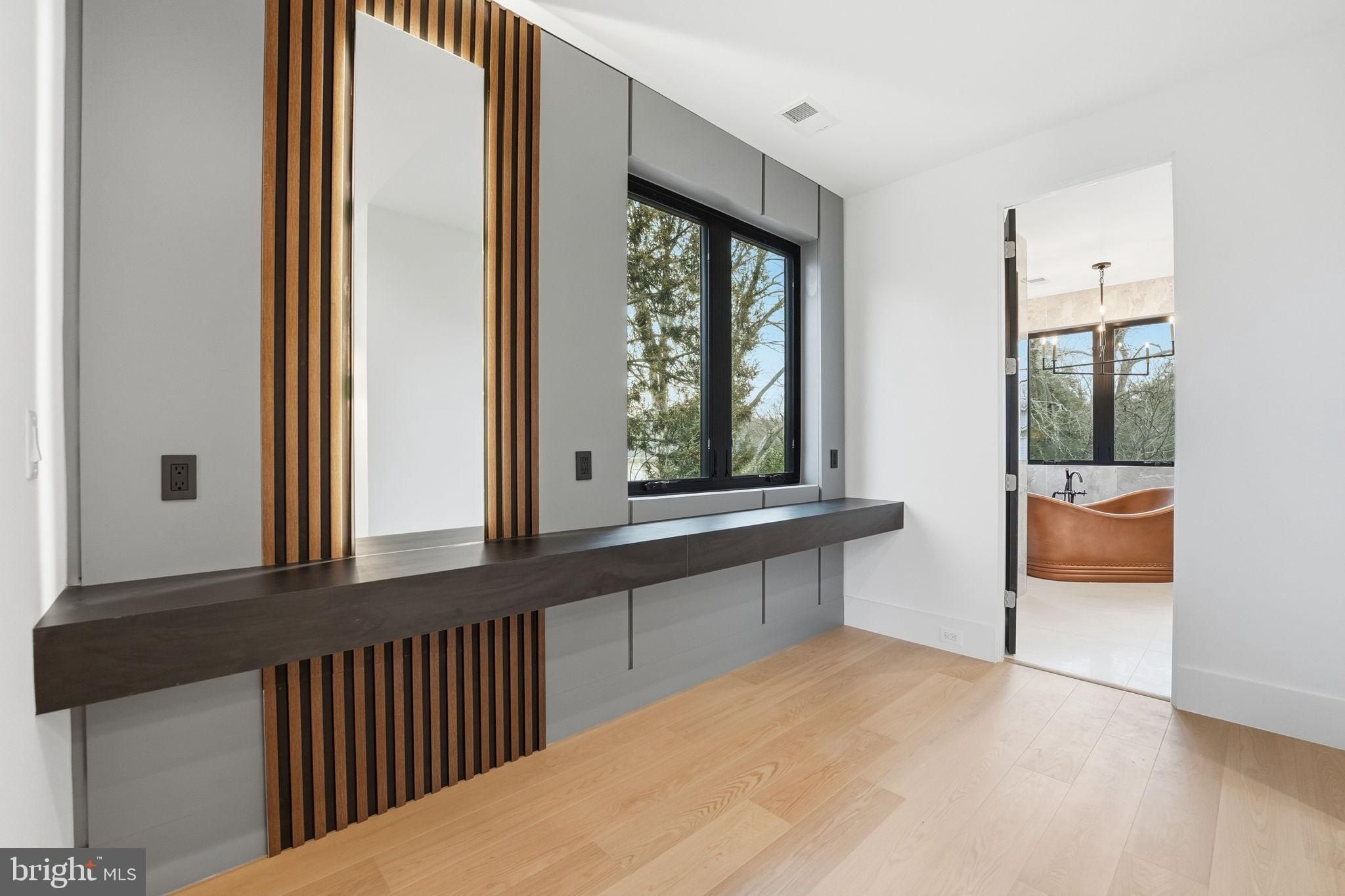 6910 Bright Avenue. McLean, VA 22101