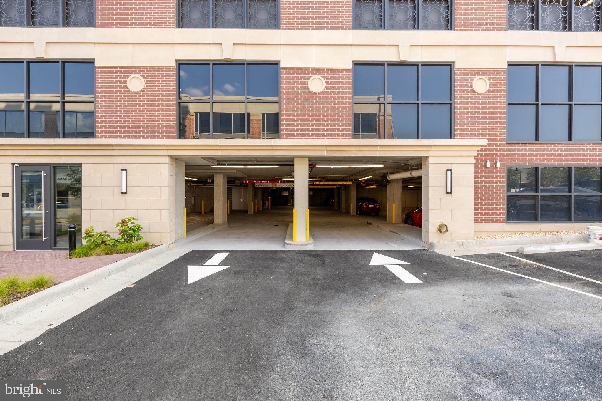 6718 Lowell Avenue. McLean, VA 22101