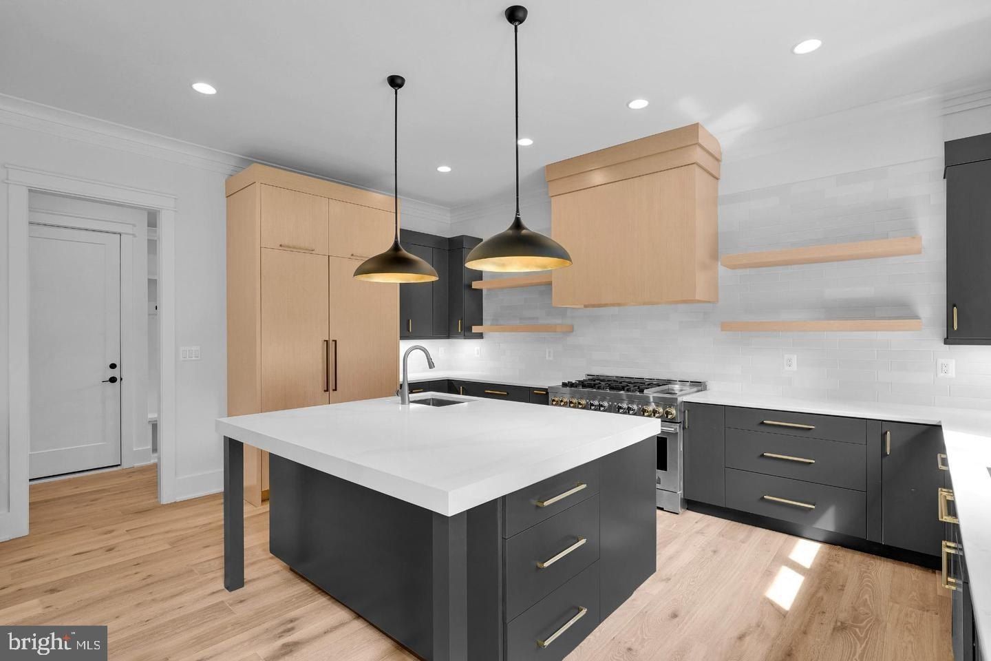 930 Fairway Drive Ne. Vienna, VA 22180