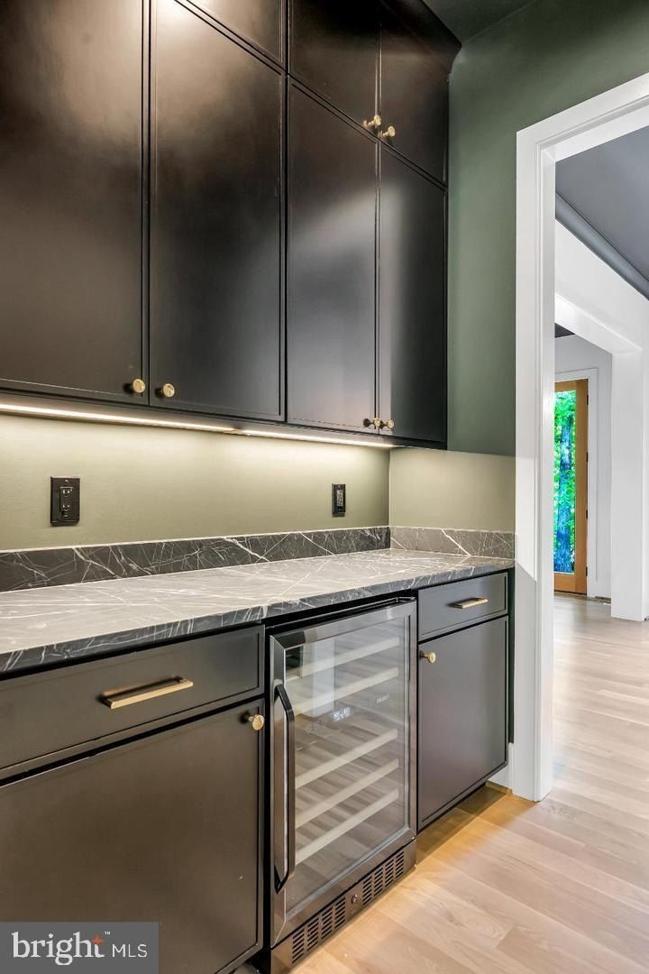 930 Fairway Drive Ne. Vienna, VA 22180