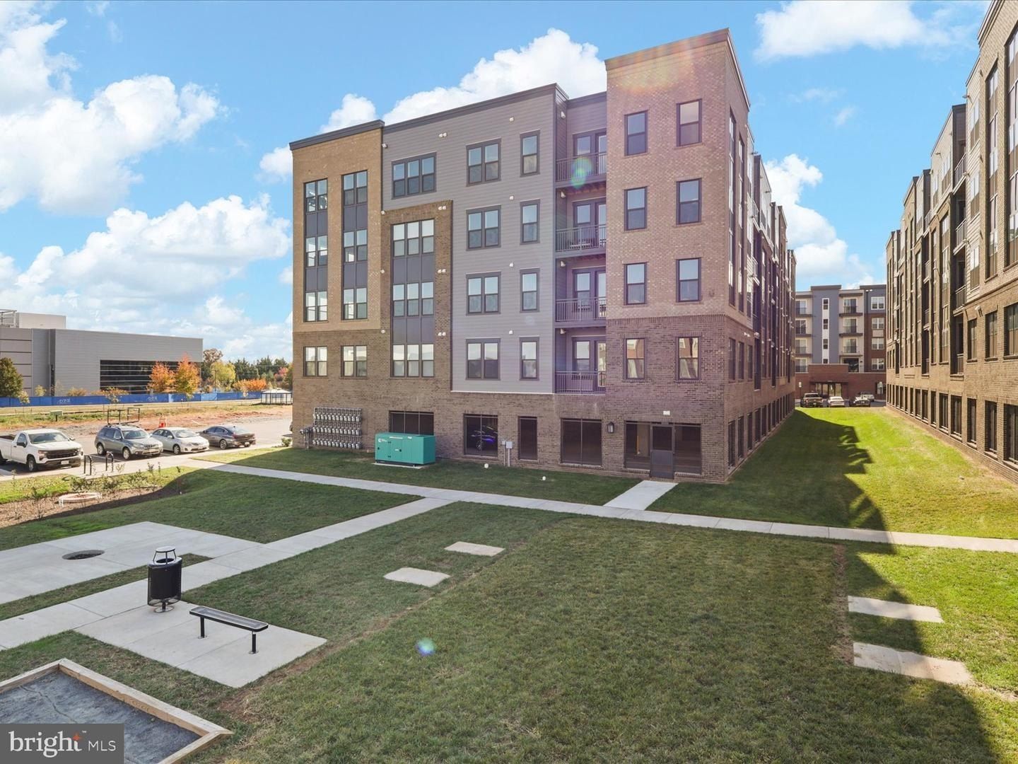 21731 Dovekie Ter 205. Ashburn, VA 20147