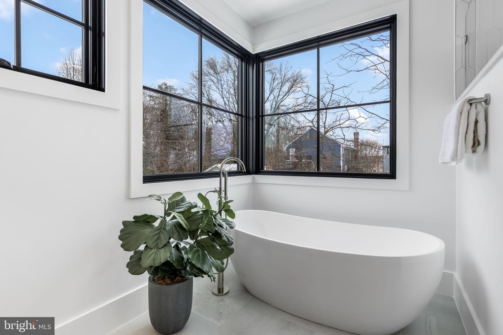 5206 12Th Street N. Arlington, VA 22205