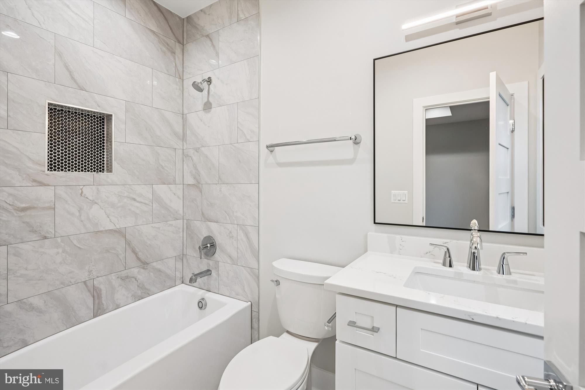 6707 Hallwood Avenue. Falls Church, VA 22046