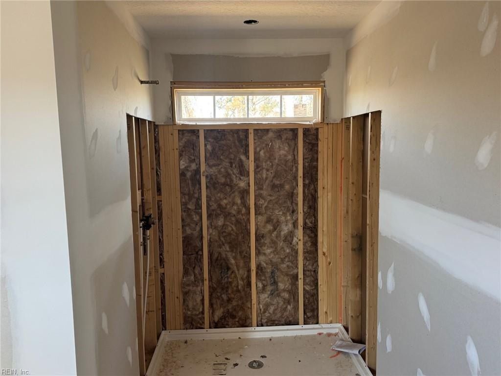 3901 Seaford Road. Seaford, VA 23696