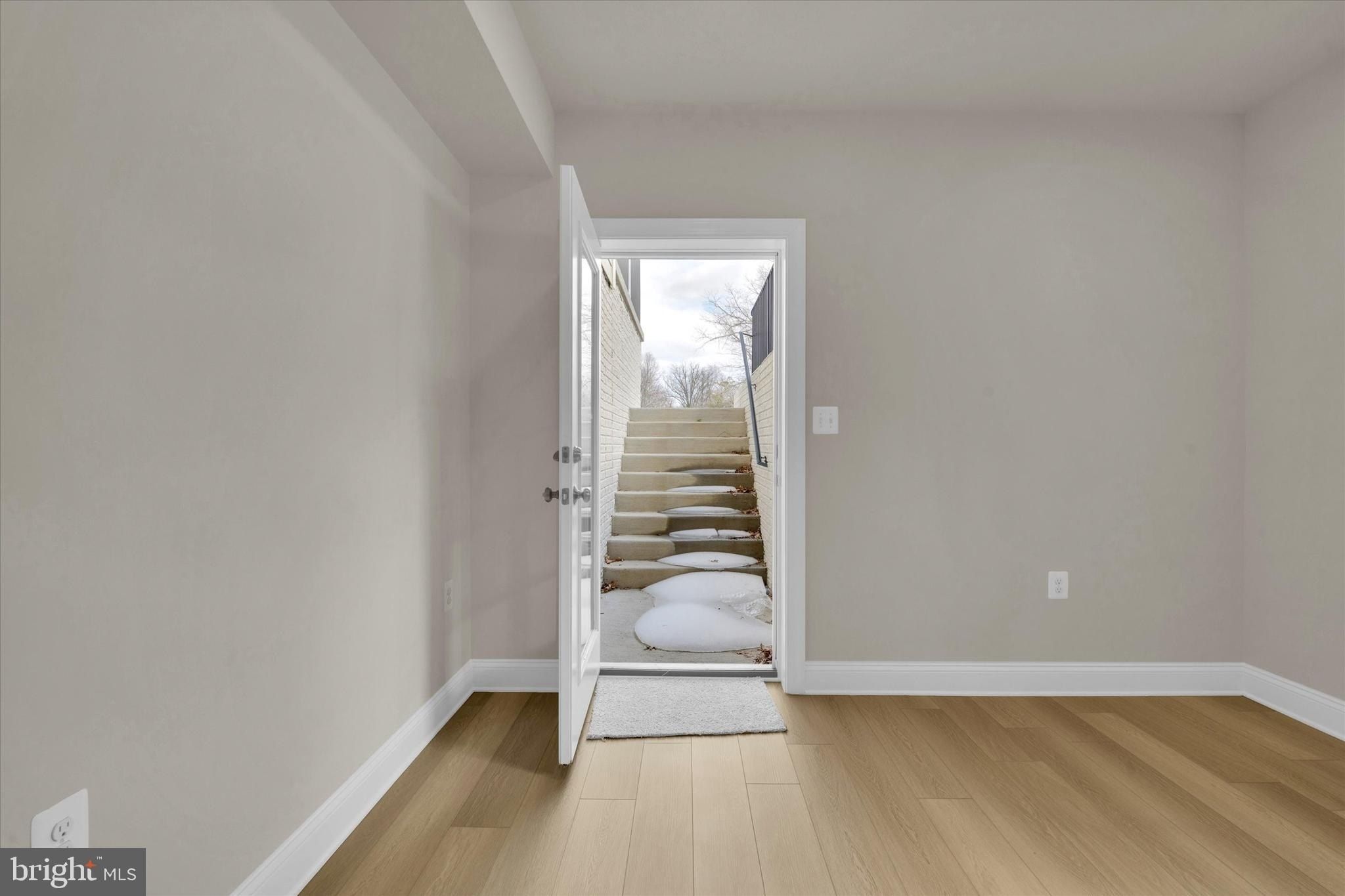 4627 Fairfax Manor Court. Chantilly, VA 20151