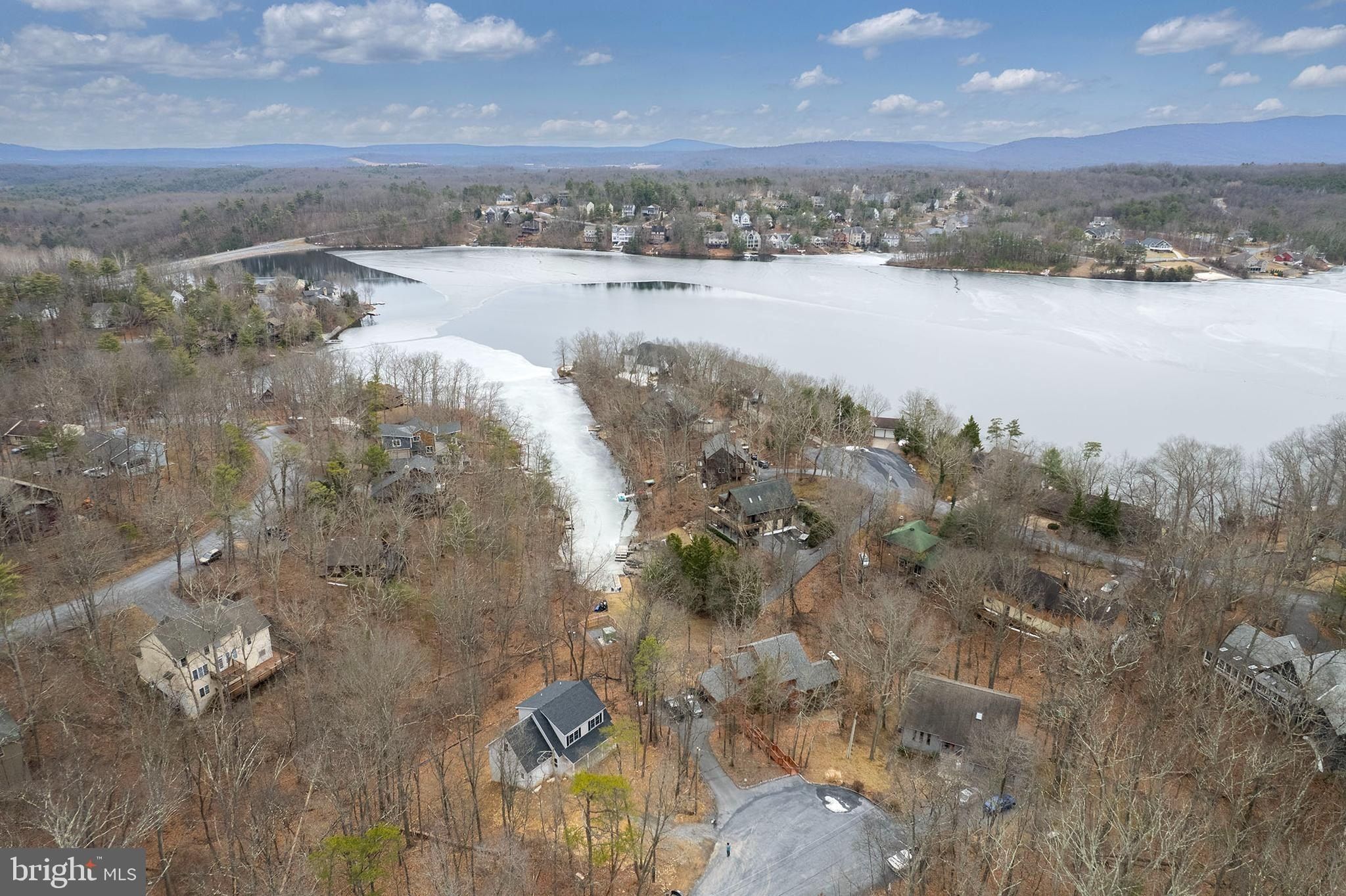 109 Sycamore Place. Cross Junction, VA 22625