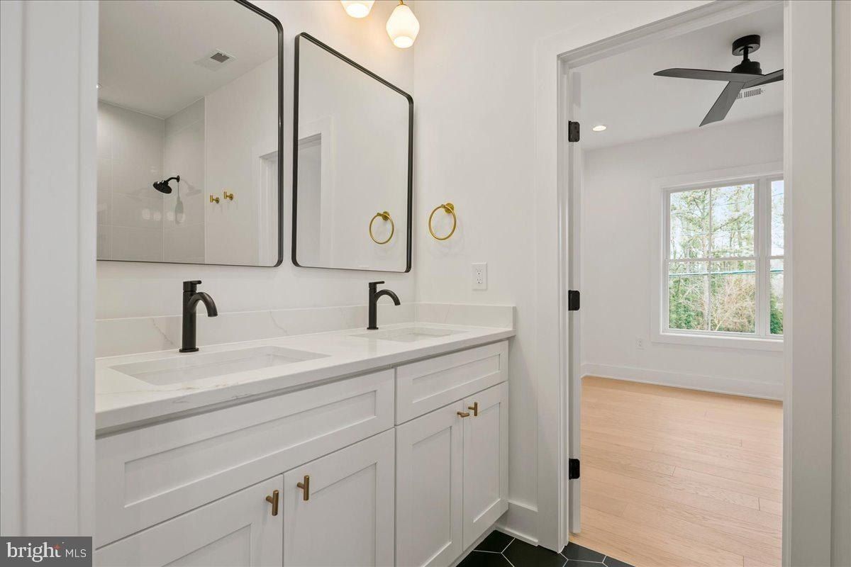 3411 17Th Street N. Arlington, VA 22207