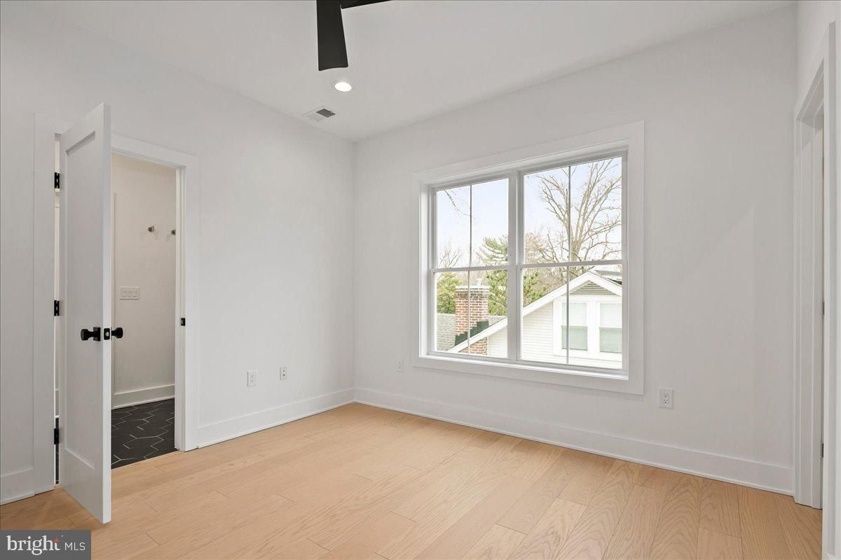 3411 17Th Street N. Arlington, VA 22207