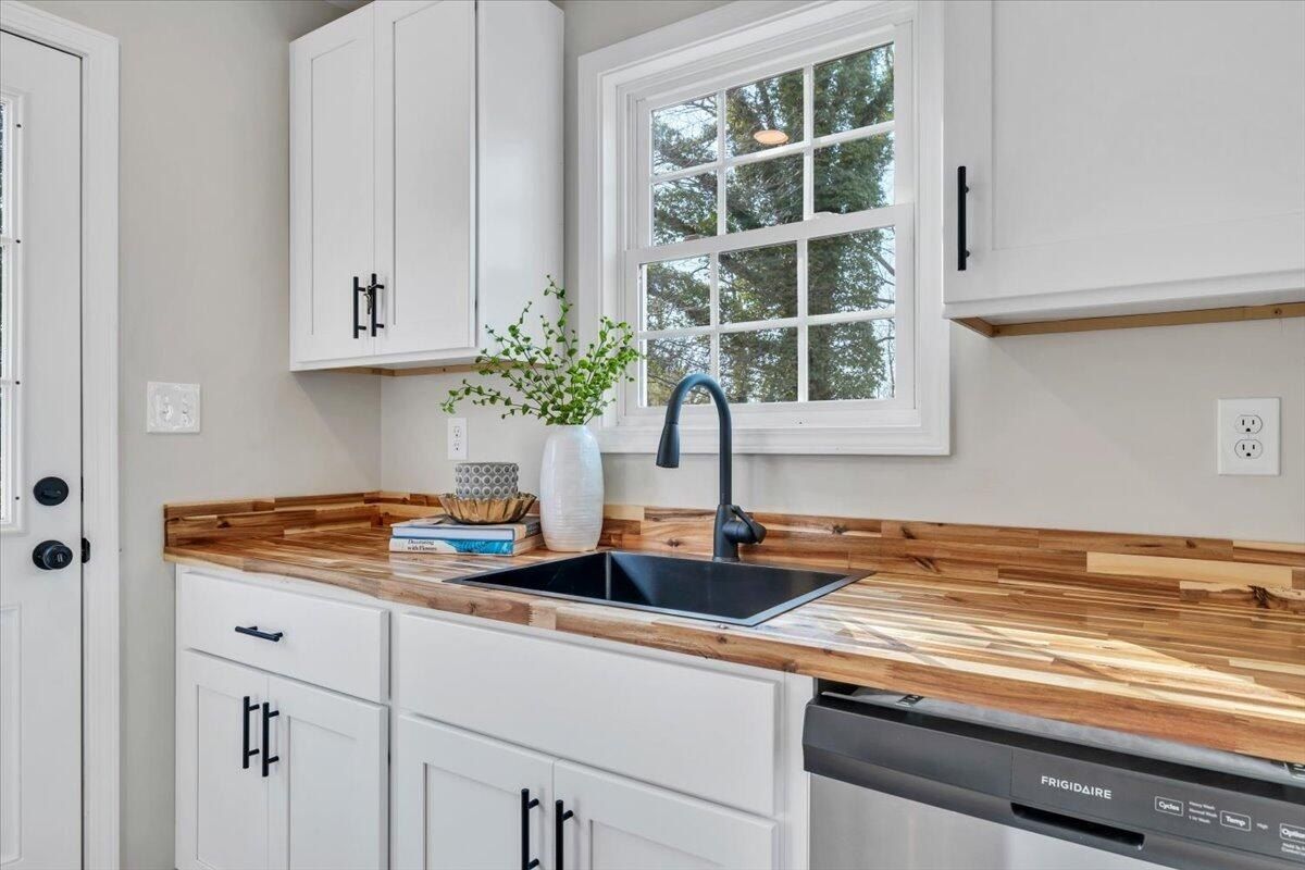 3708 Michigan Ave Nw. Roanoke, VA 24017