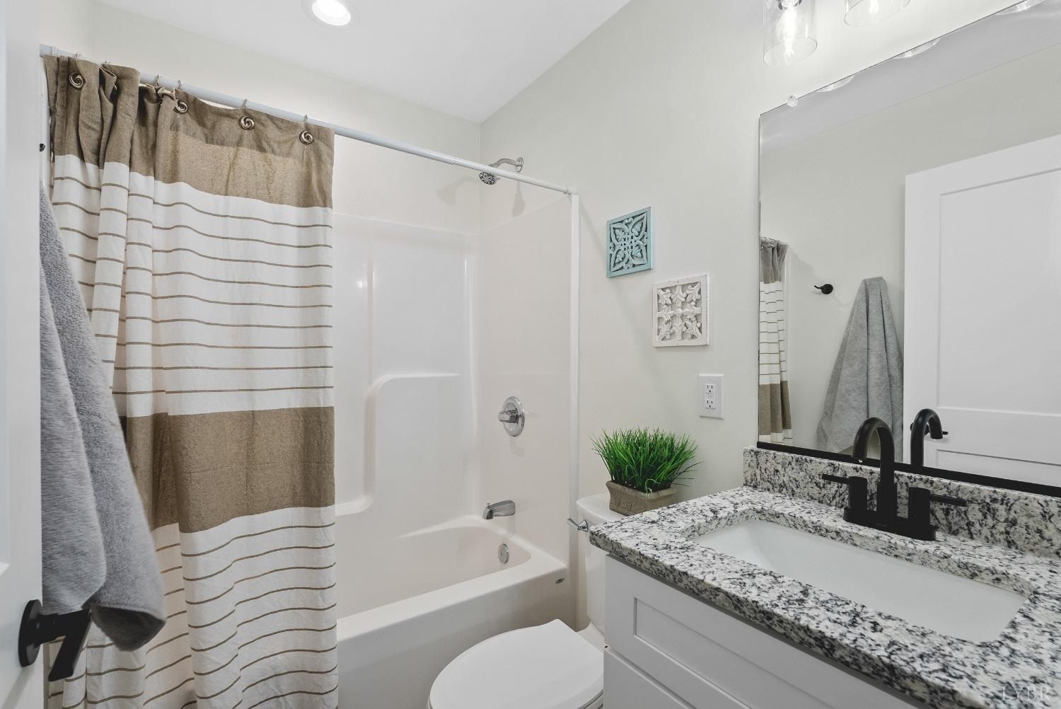 26571 Slash Pine Circle. Ruther Glen, VA 22546