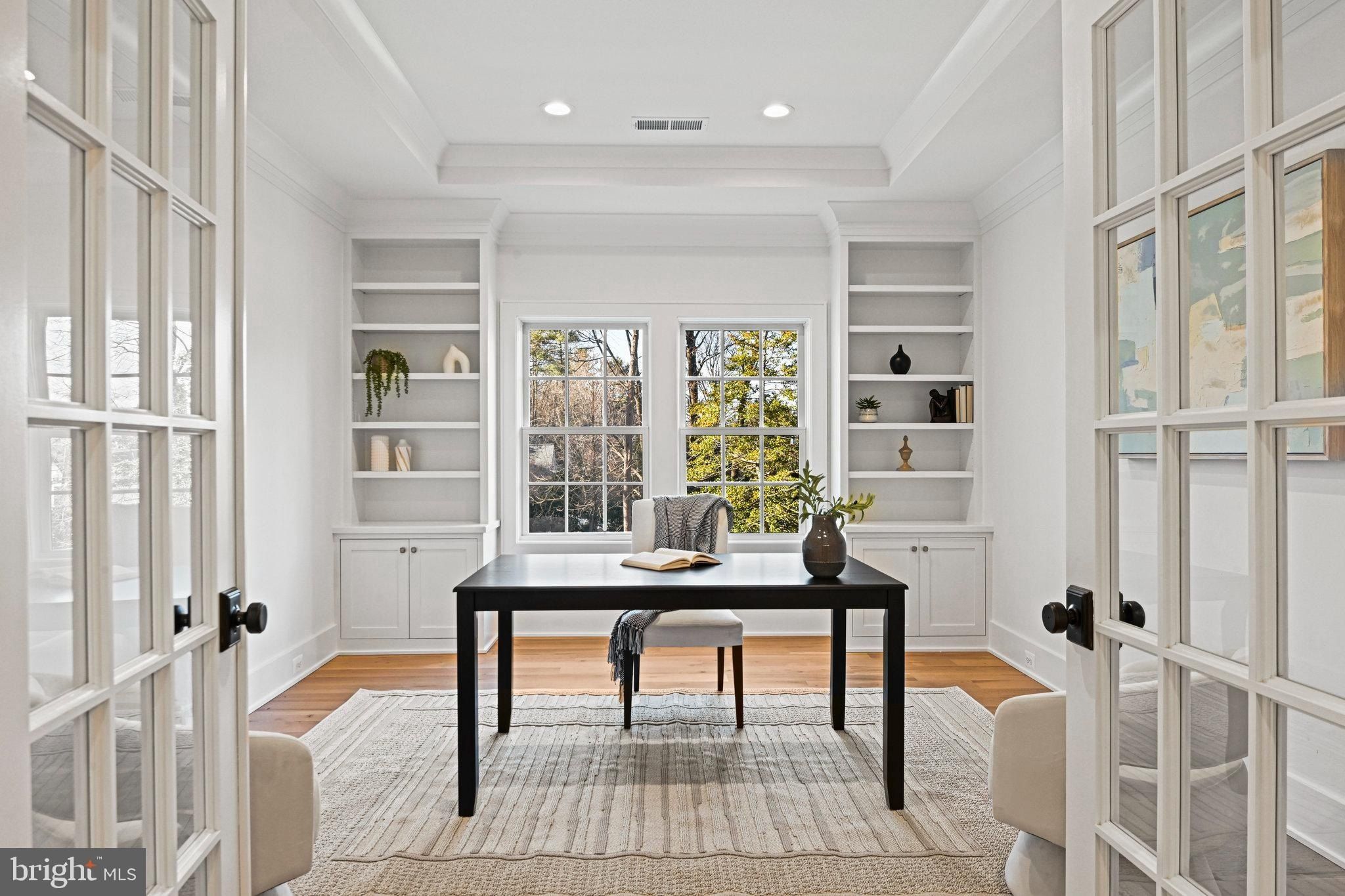 352 Ayr Hill Avenue Ne. Vienna, VA 22180