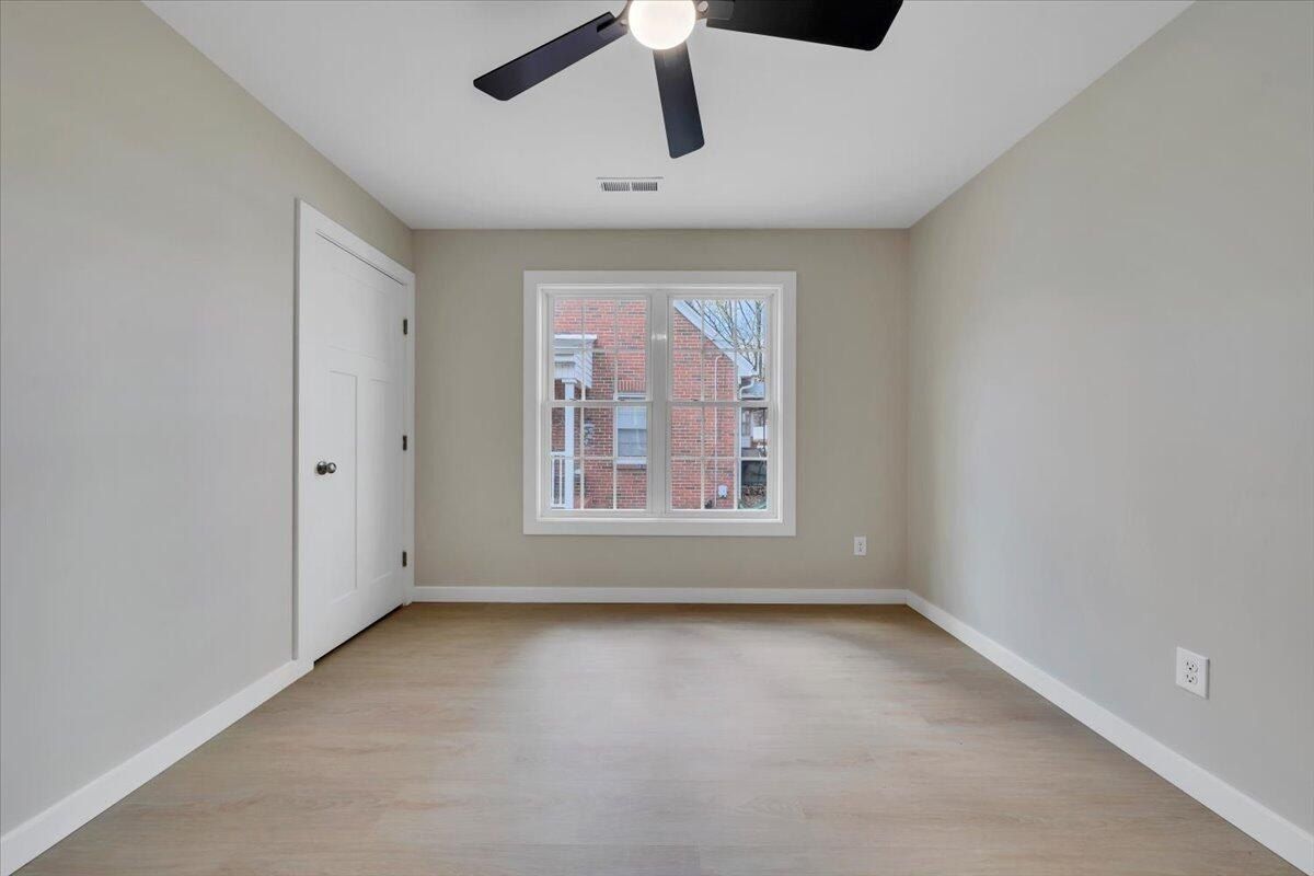 3323 Collingwood St Ne. Roanoke, VA 24012