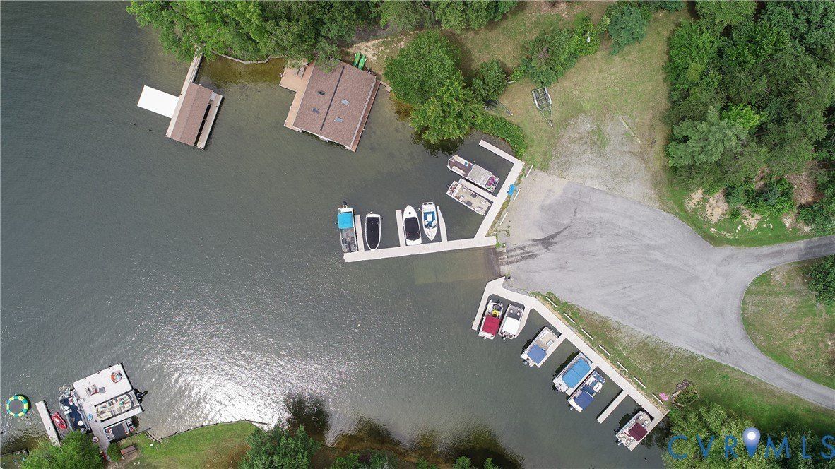 126 Hickory Lane. Bumpass, VA 23024