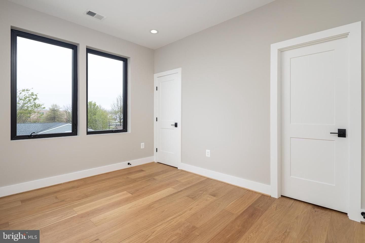 5906 3Rd St S. Arlington, VA 22204