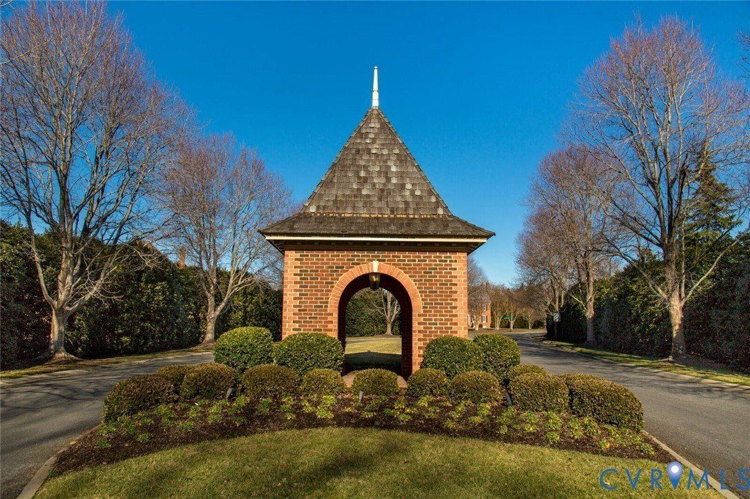 9910 Eildonway Place. Henrico, VA 23238