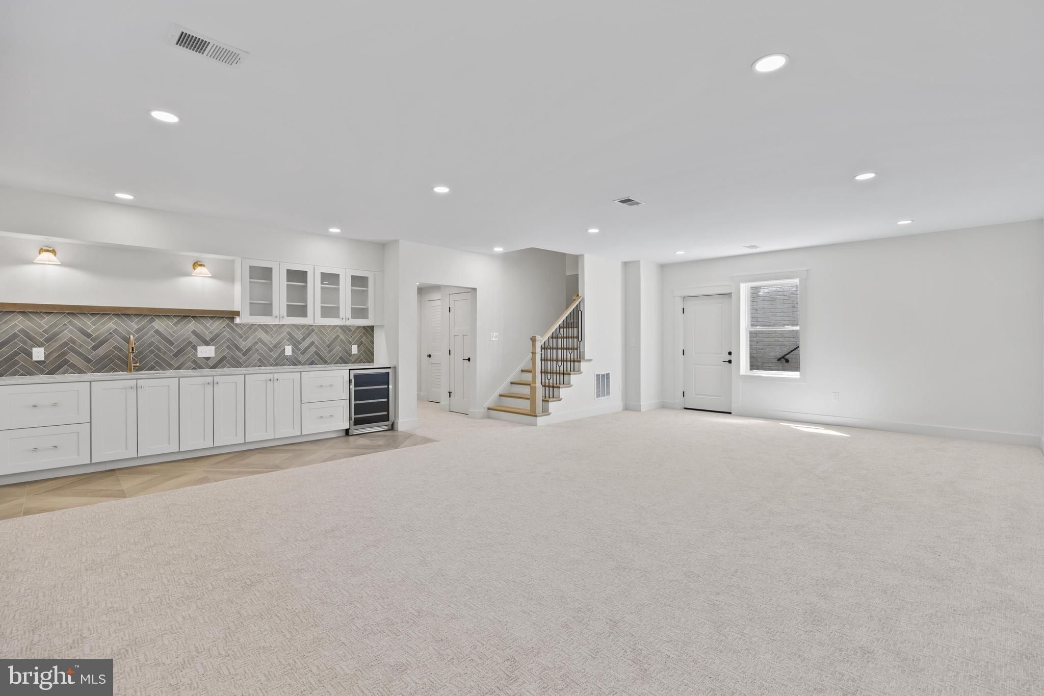 14 E Monroe Avenue. Alexandria, VA 22301