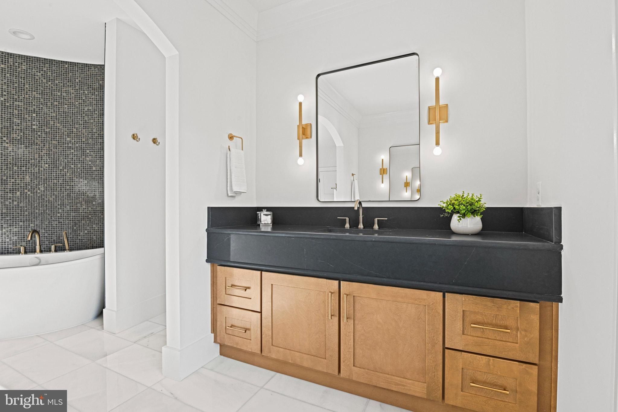 352 Ayr Hill Avenue Ne. Vienna, VA 22180