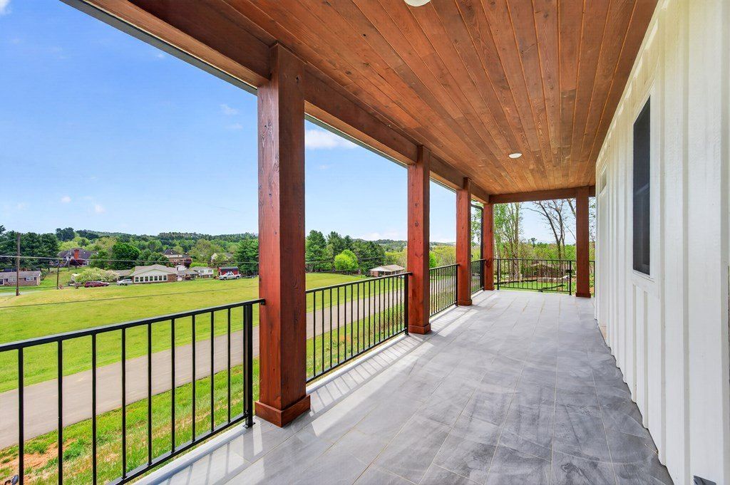 99 Moore Ln. Galax, VA 24333