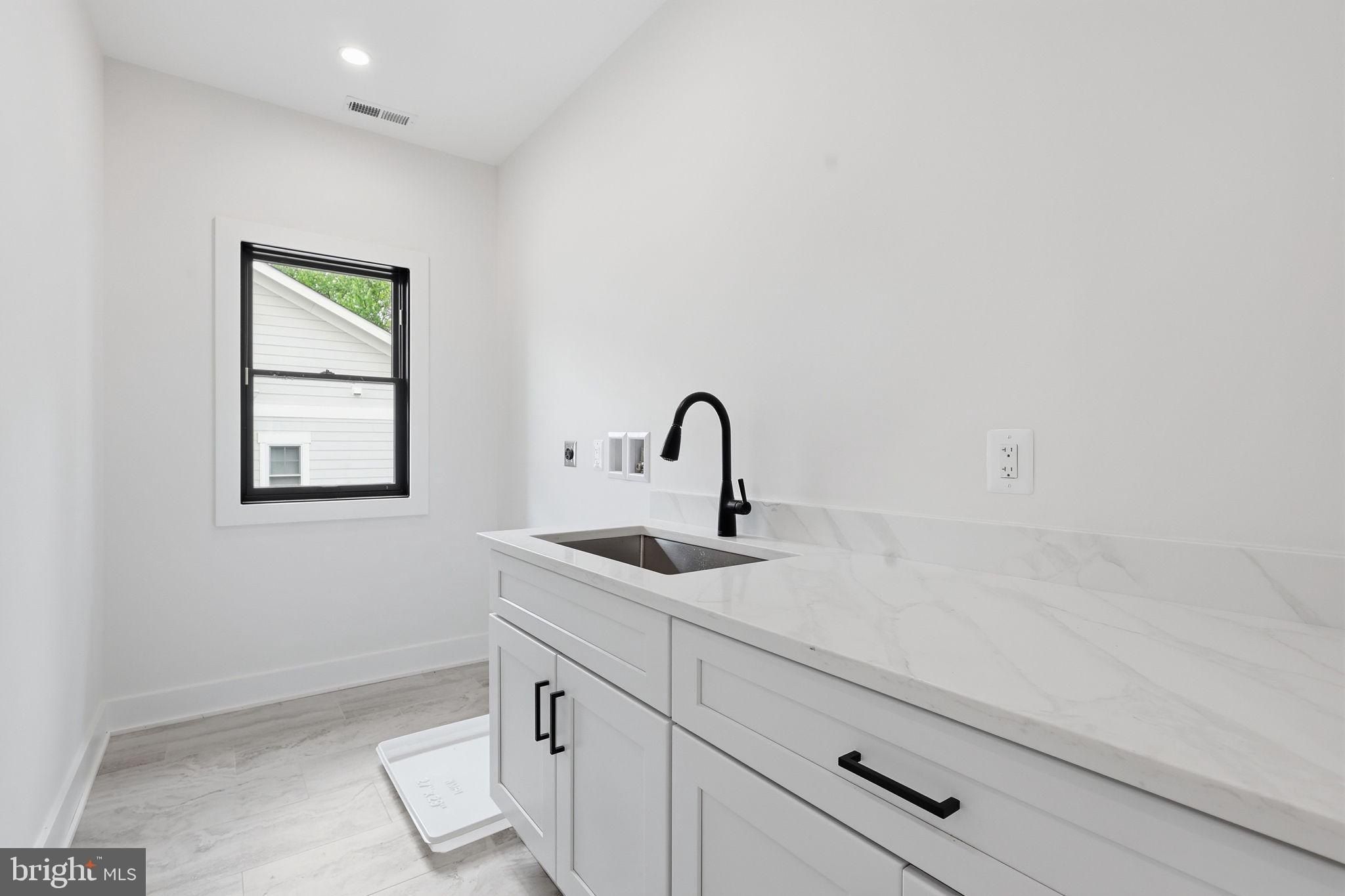 901 Meadow Lane Sw. Vienna, VA 22180