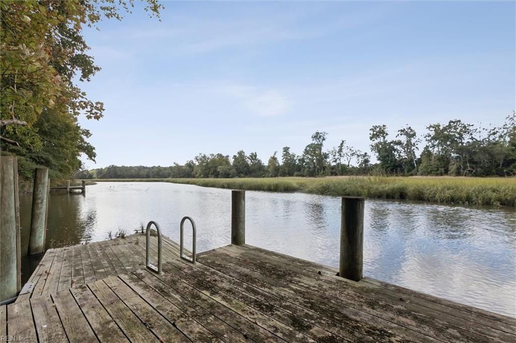 5661 Fairfield Lane. Hayes, VA 23072