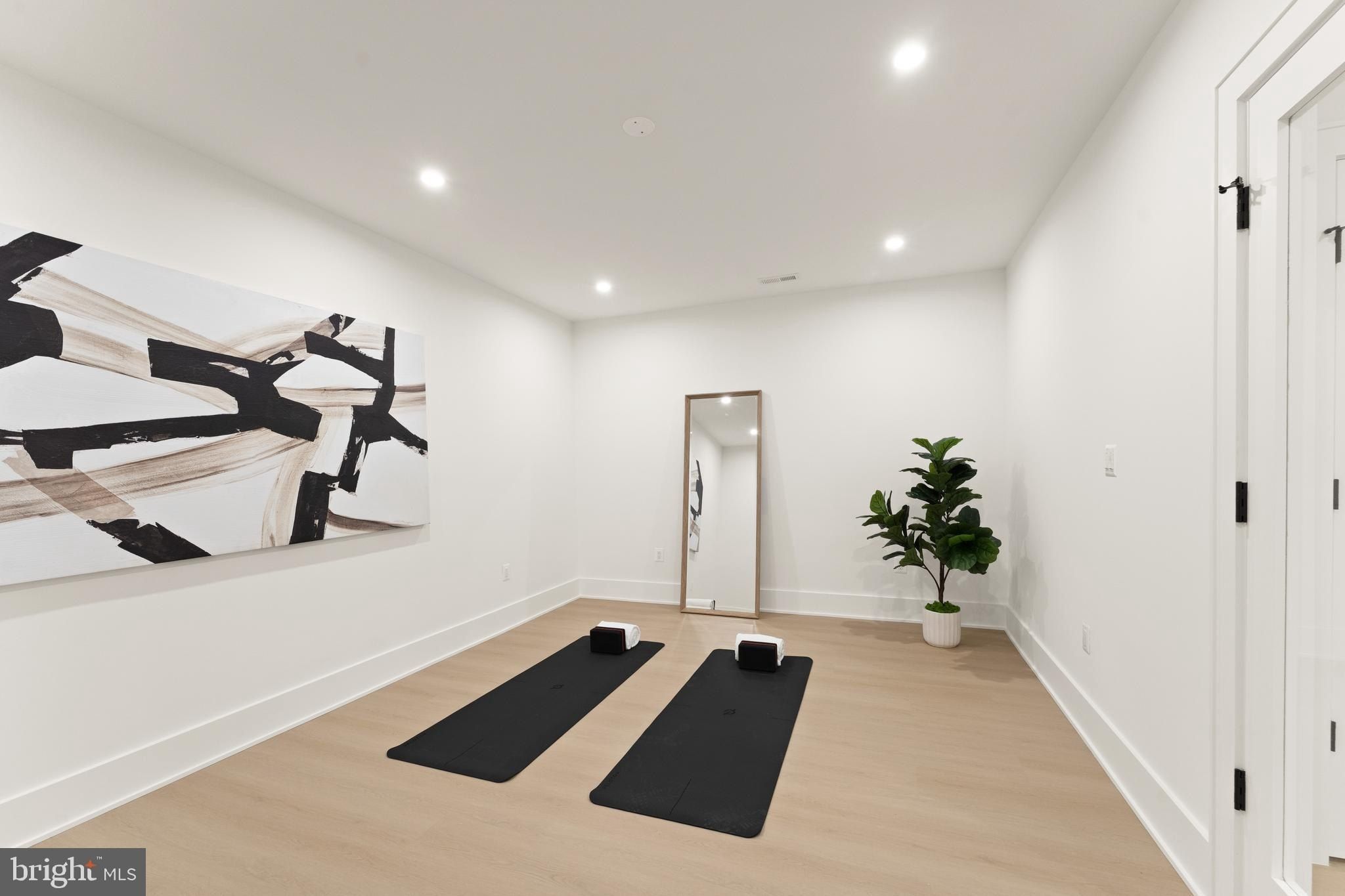 1324 Titania Lane. McLean, VA 22102