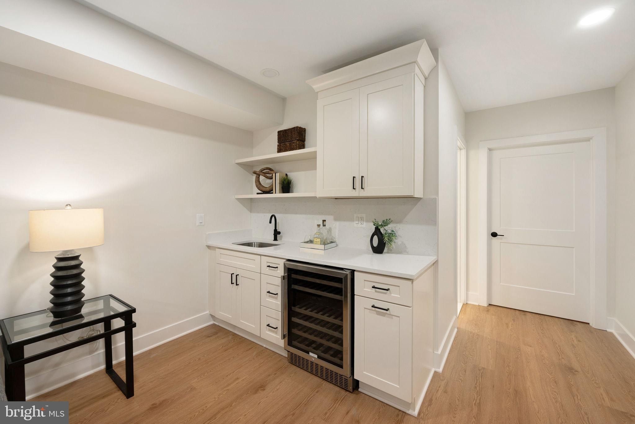 132 N Earley. Alexandria, VA 22304