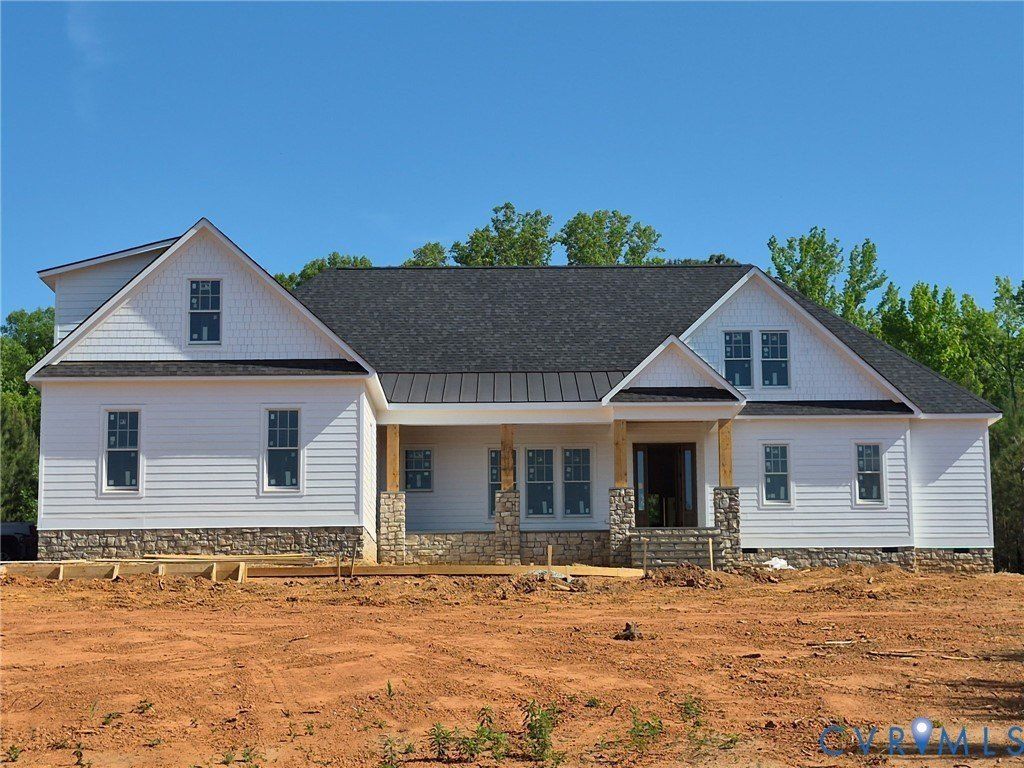 1554 Smokey Ridge Road. Maidens, VA 23102