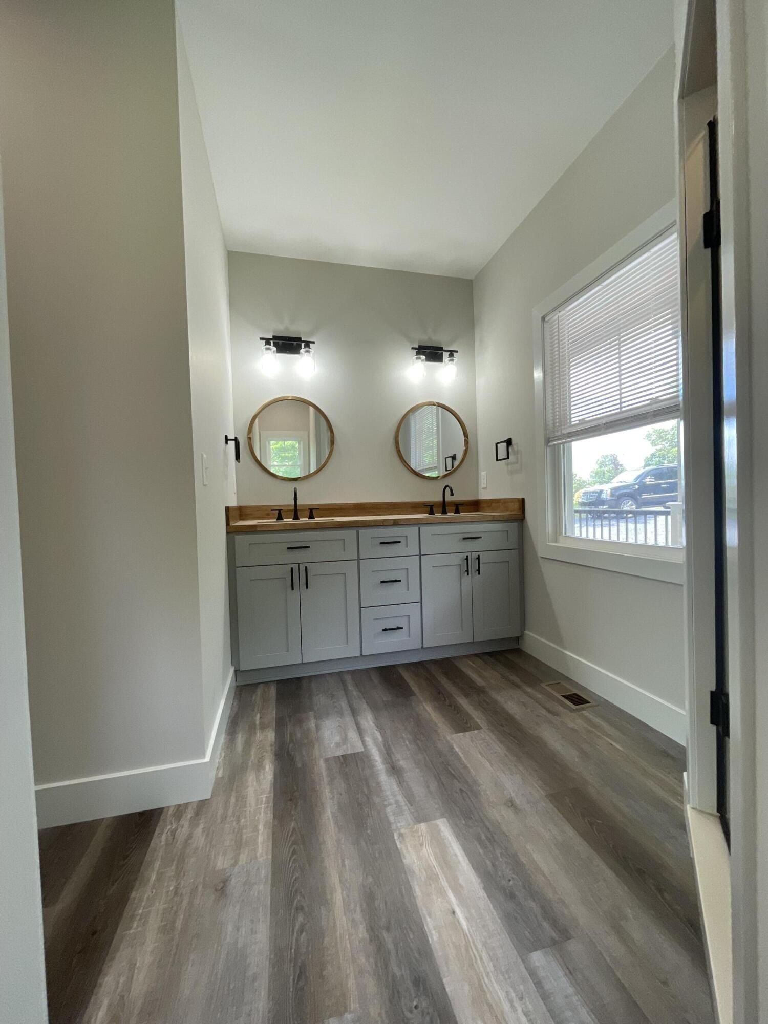 106 Park Shores Cir. Moneta, VA 24121
